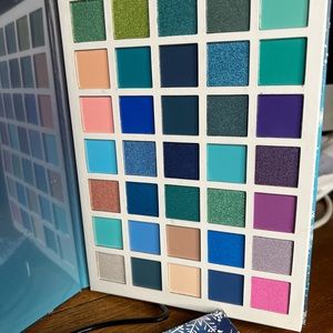 NIEVE limited eyeshadow palette